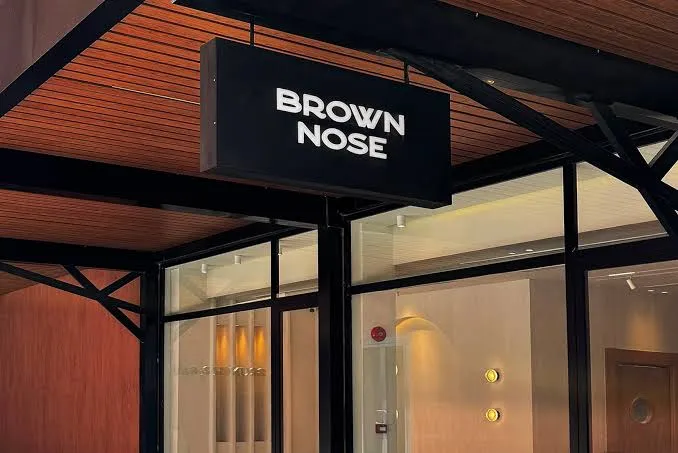 Brown Nose — Café