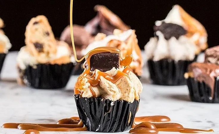 NOLA Cupcakes — the table