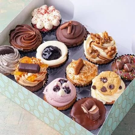 NOLA Cupcakes — the table